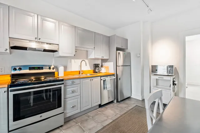 $3,500,000 | 35 New York Avenue, Oak Bluffs, MA 02557