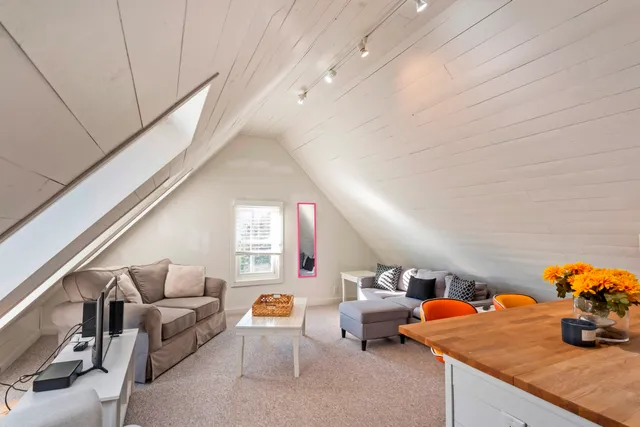 $3,500,000 | 35 New York Avenue, Oak Bluffs, MA 02557