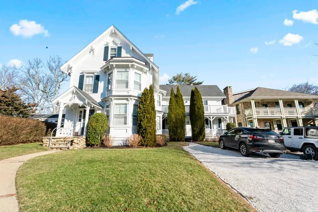 $3,500,000 | 35 New York Avenue, Oak Bluffs, MA 02557