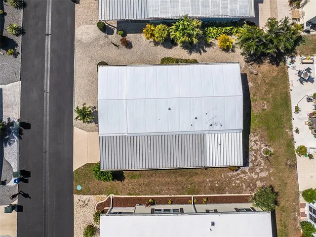 a view of entryway with a potted plant