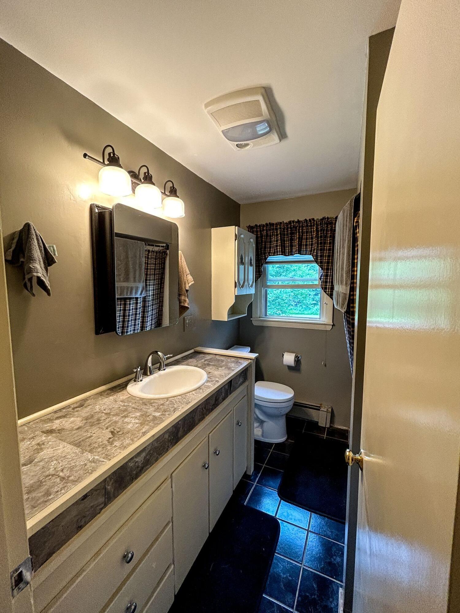 609 Waldoboro Road Jefferson, ME 04348 - Photo 17 of 31 Full bathroom