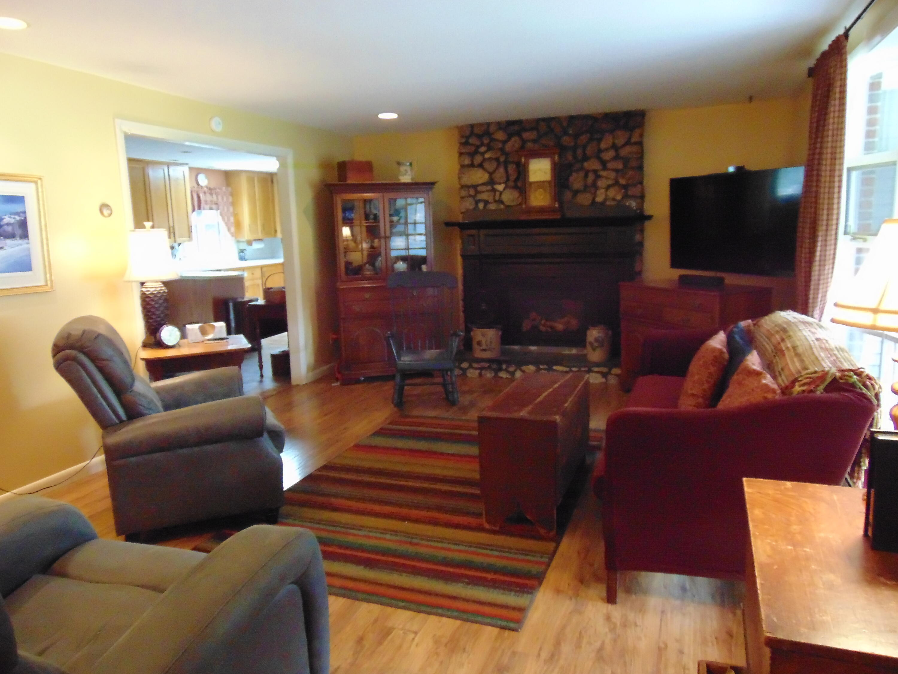 609 Waldoboro Road Jefferson, ME 04348 - Photo 10 of 31 Living