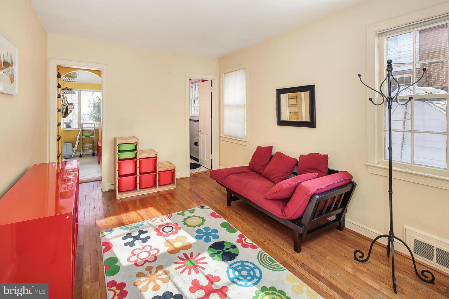 305 Windsor Street Silver Spring, MD 20910 - Photo 13 of 30 Family Room