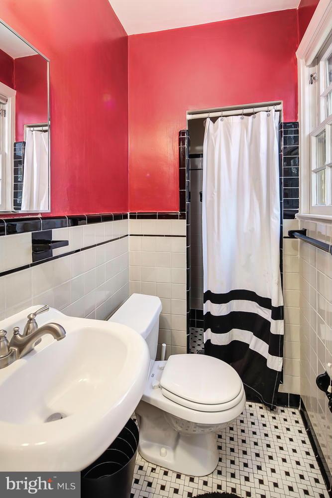 305 Windsor Street Silver Spring, MD 20910 - Photo 14 of 30 Bath