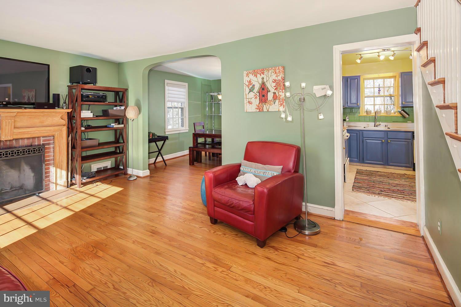 305 Windsor Street Silver Spring, MD 20910 - Photo 3 of 30 Living Room