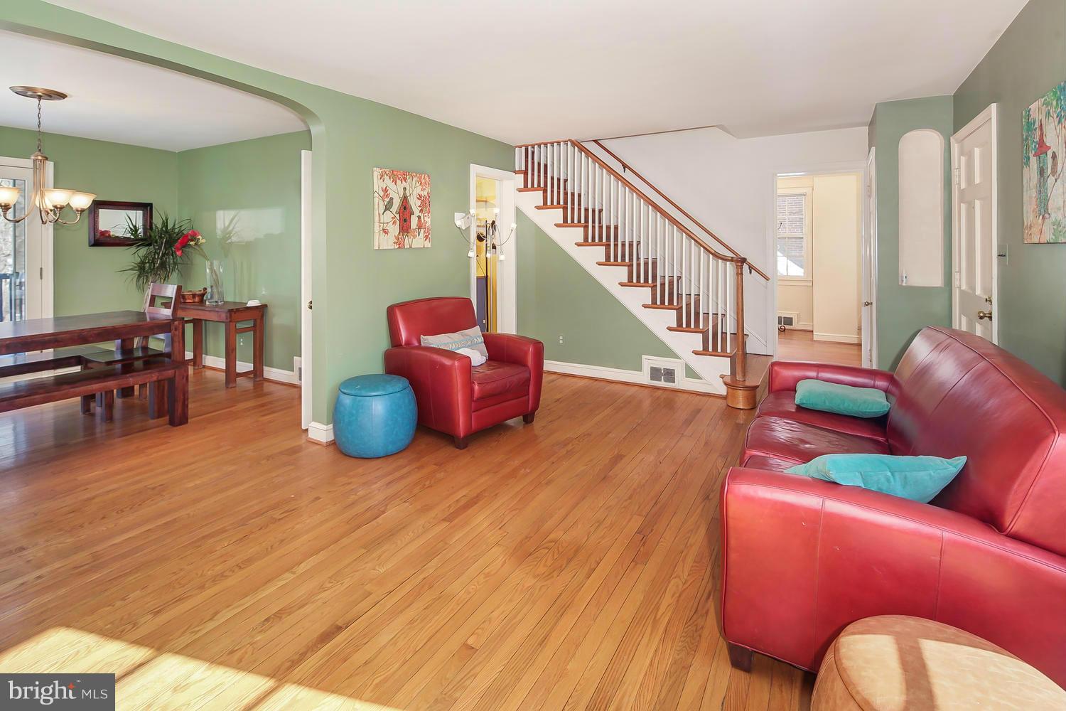 305 Windsor Street Silver Spring, MD 20910 - Photo 4 of 30 Living Room