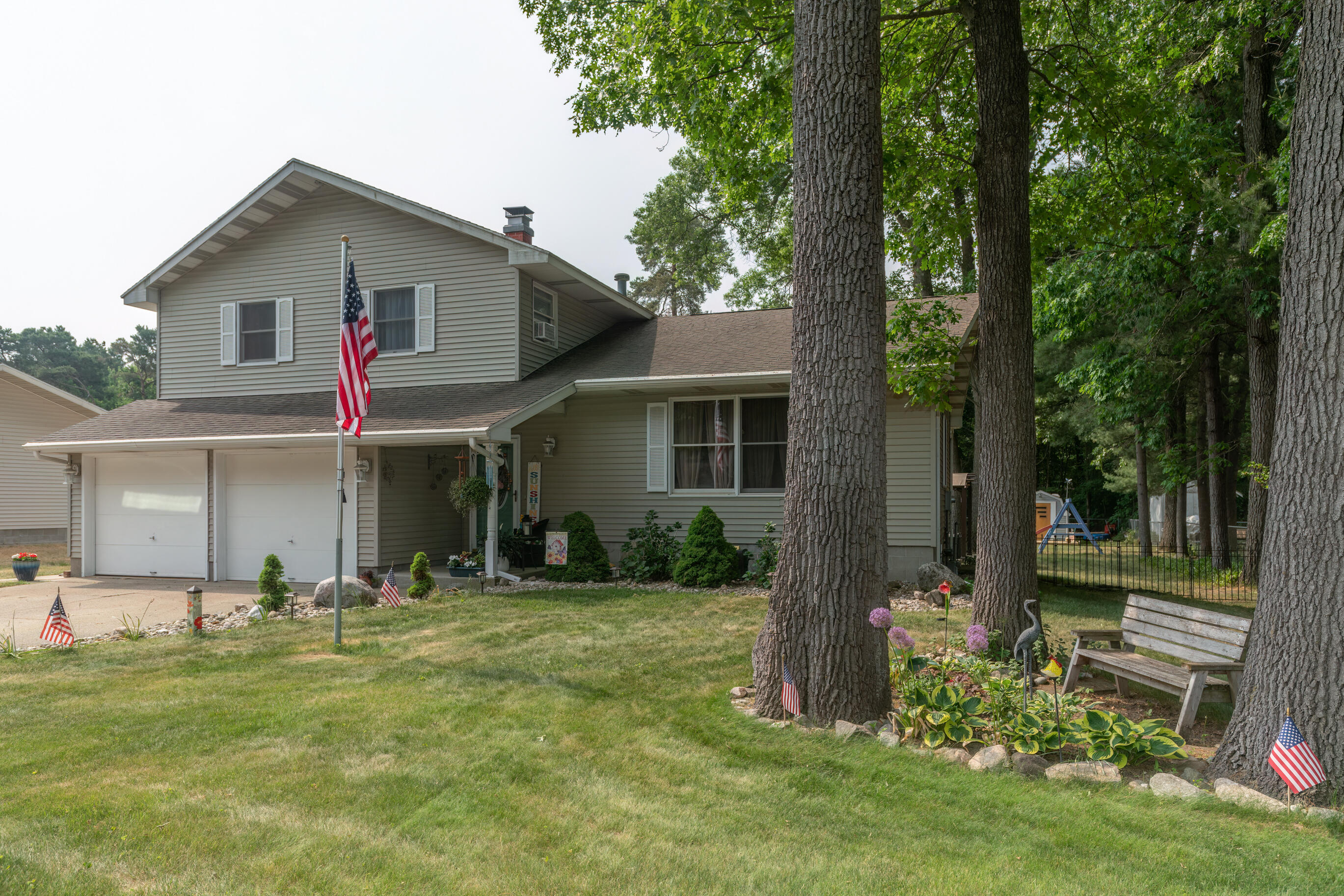 1347 Robin Road Muskegon, MI 49445 - Photo 2 of 38 2