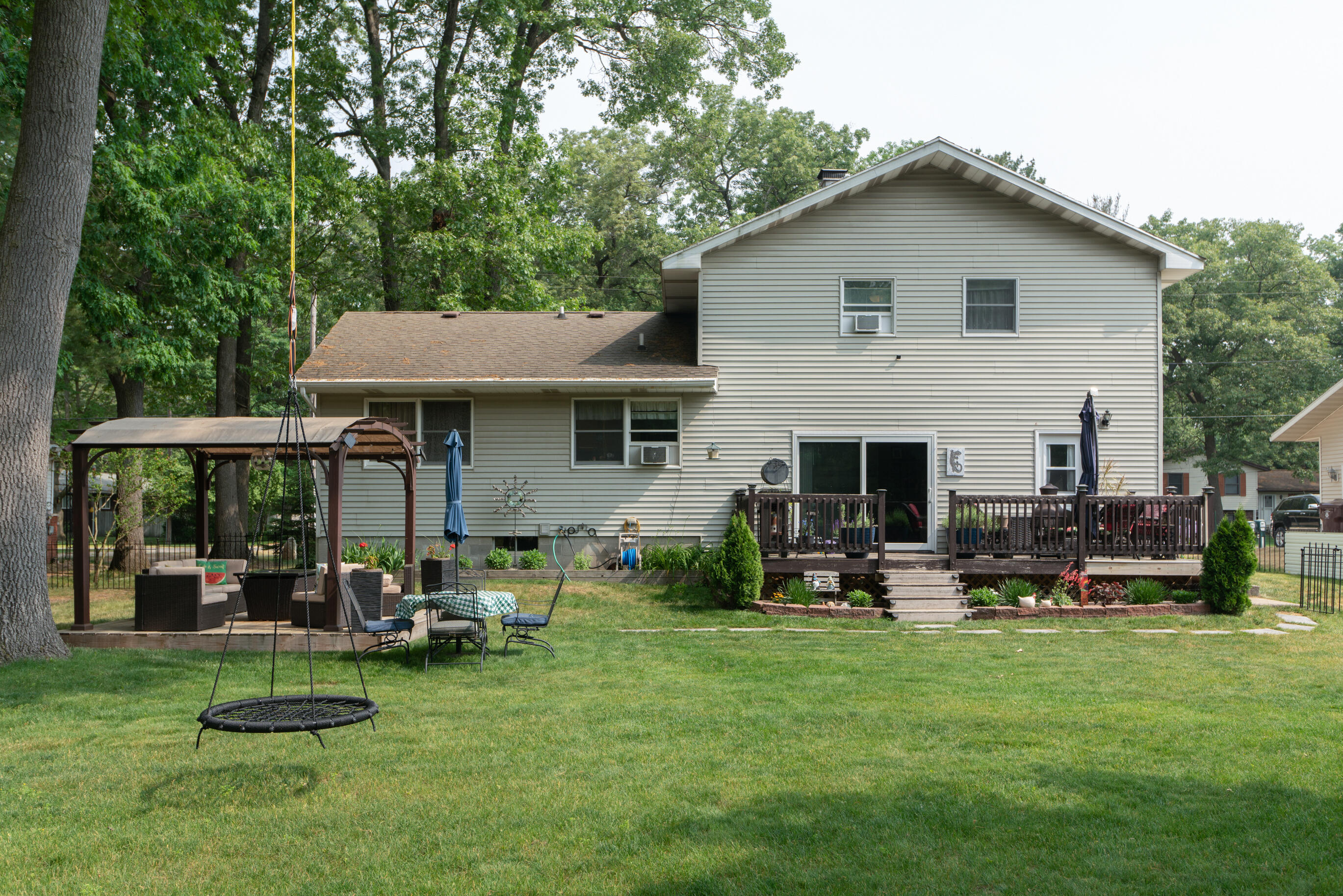 1347 Robin Road Muskegon, MI 49445 - Photo 3 of 38 3