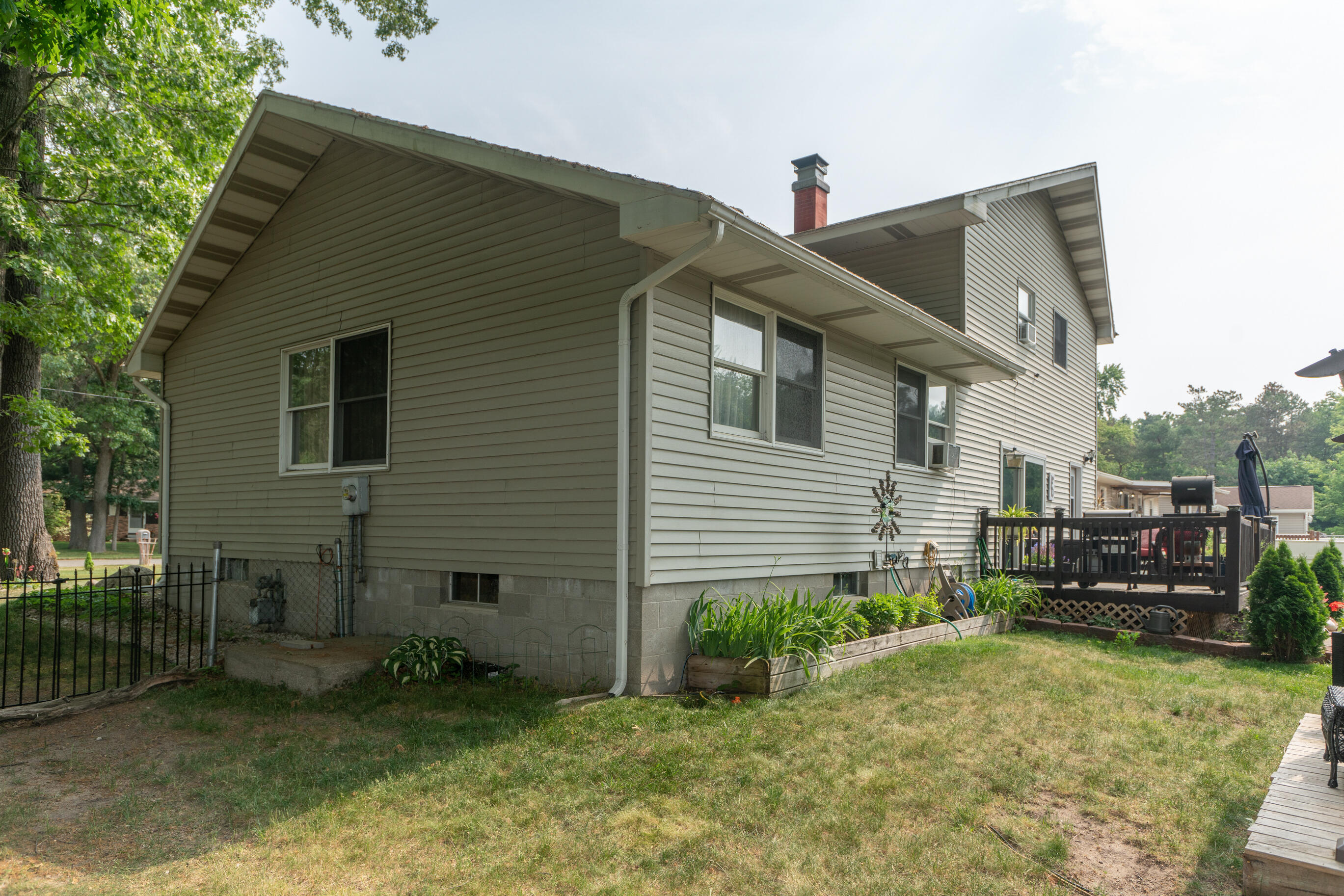 1347 Robin Road Muskegon, MI 49445 - Photo 4 of 38 4