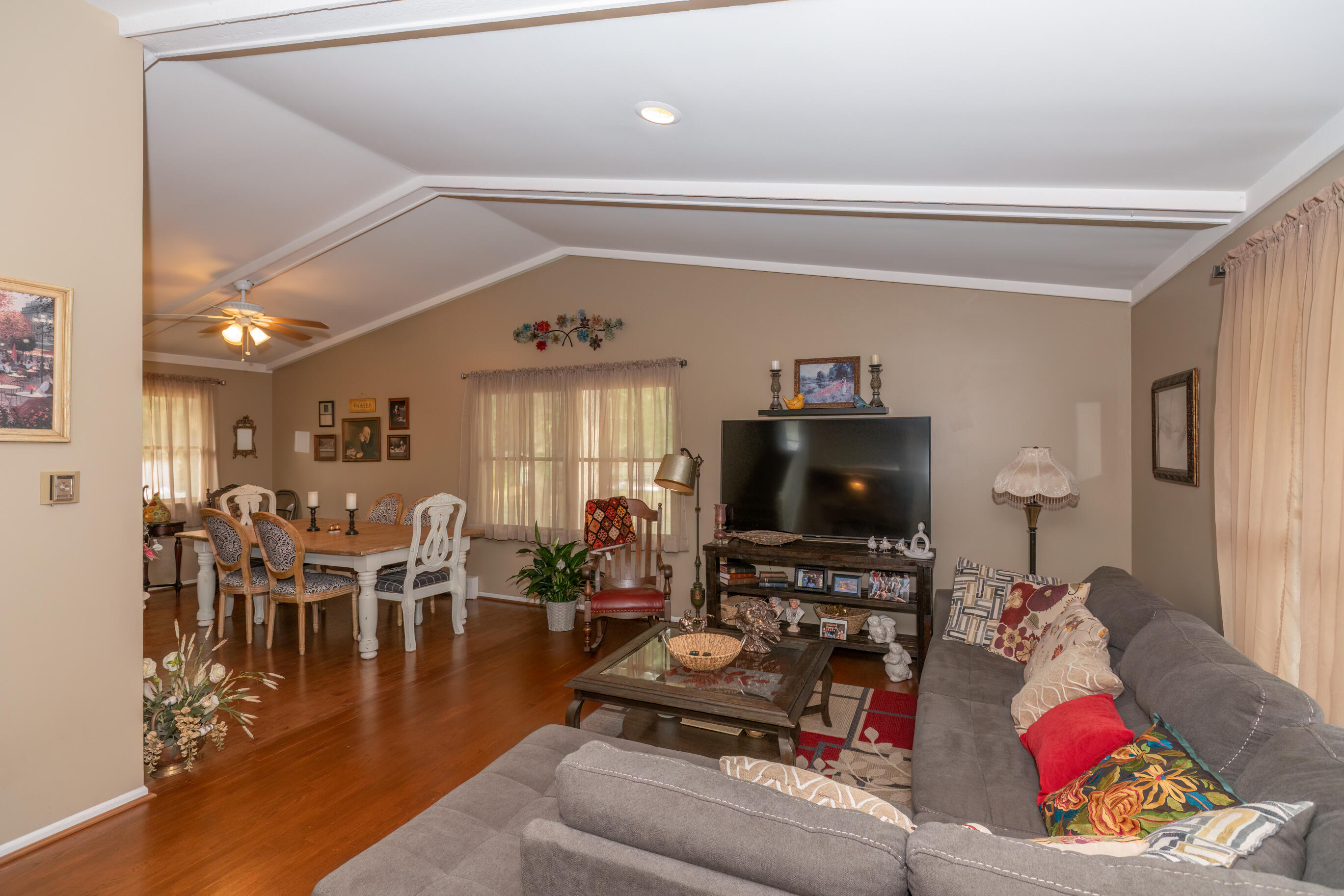 1347 Robin Road Muskegon, MI 49445 - Photo 9 of 38 9