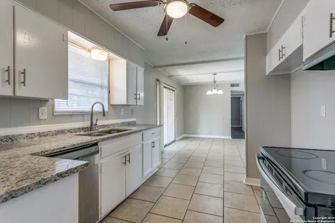 $150,000 | 429 East Lindbergh Boulevard, Universal City, TX 78148