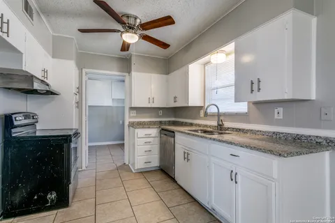 $150,000 | 429 East Lindbergh Boulevard, Universal City, TX 78148
