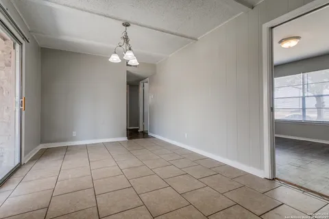 $150,000 | 429 East Lindbergh Boulevard, Universal City, TX 78148