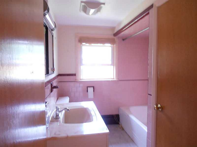 71 Pichette Boulevard Woonsocket, RI 02895 - Photo 4 of 8 Bathroom. Unit #1 Full Bathroom
