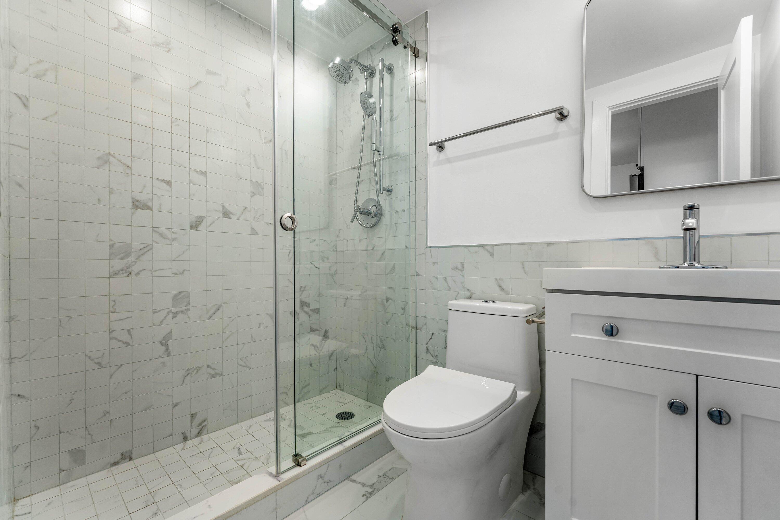 65 Southeast Spanish Trail, Unit 2030 Boca Raton, FL 33432 - Photo 19 of 28 Full Bathroom