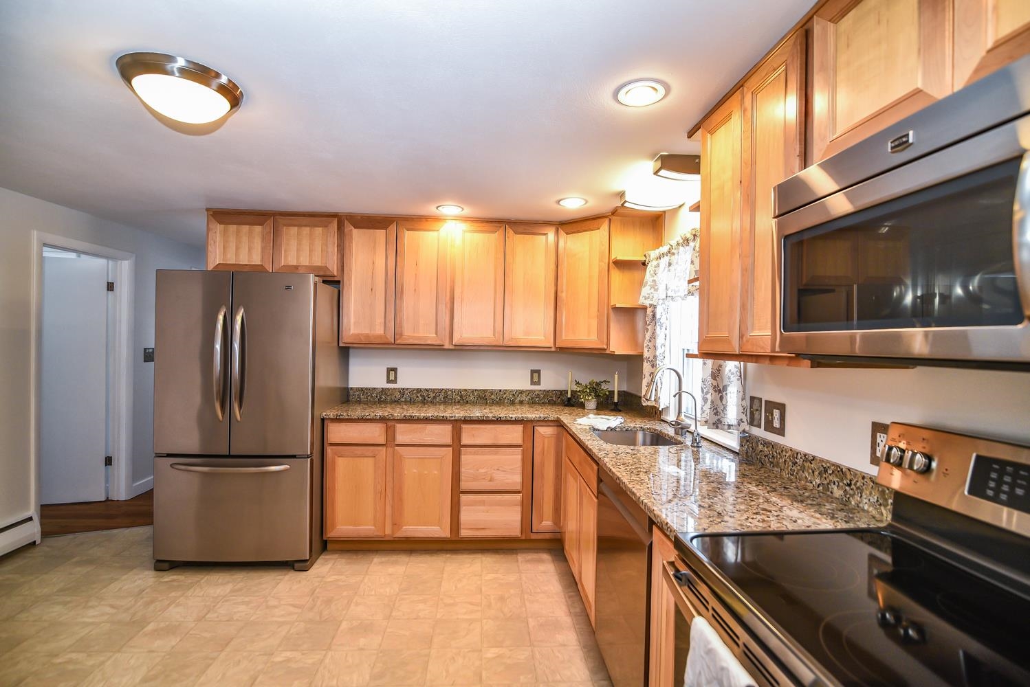 7 Birch Lane Atkinson, NH 03811 - Photo 13 of 43