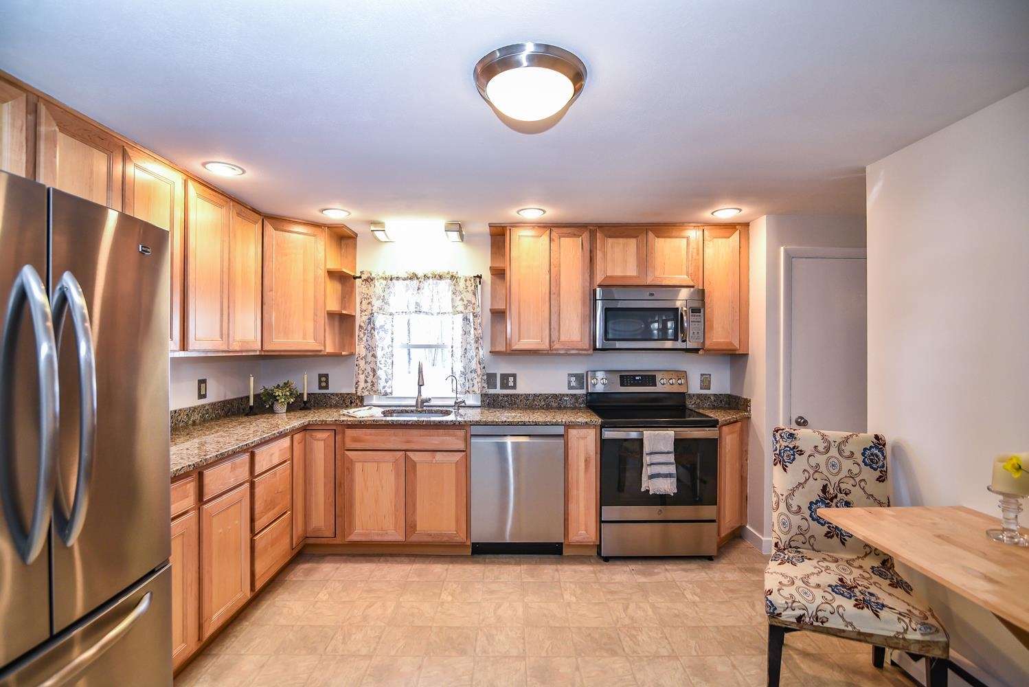 7 Birch Lane Atkinson, NH 03811 - Photo 5 of 43