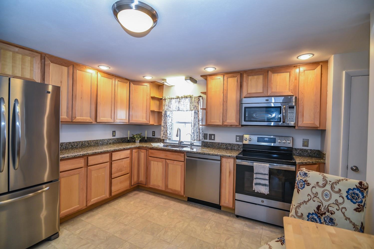 7 Birch Lane Atkinson, NH 03811 - Photo 8 of 43