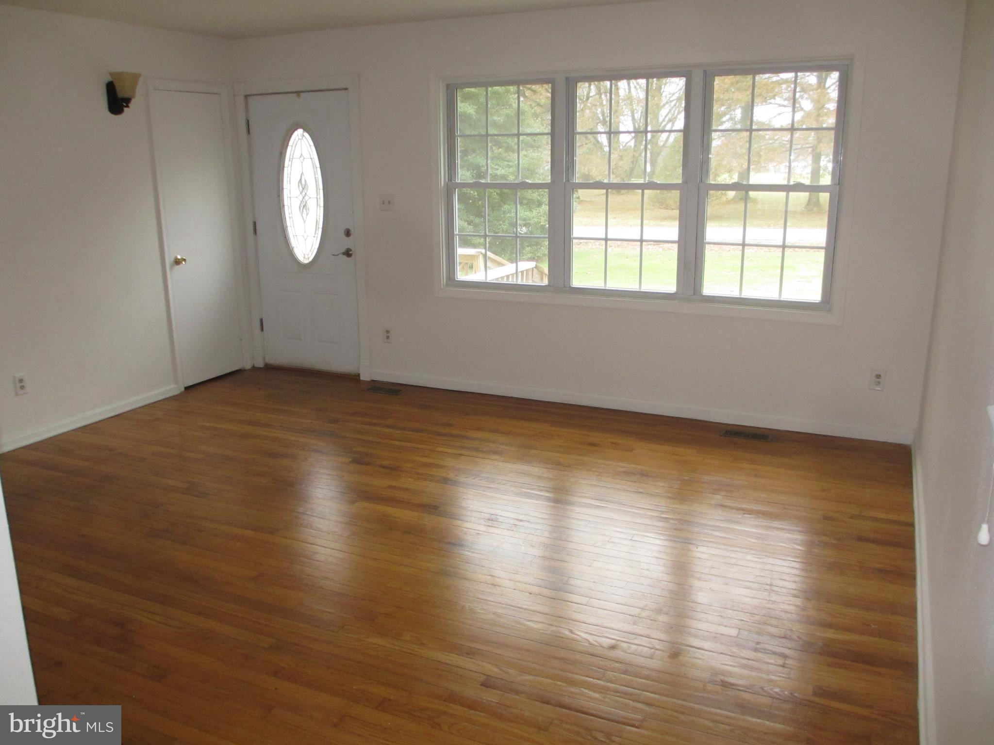 91 Porter Road North East, MD 21901 - Photo 5 of 11 Living Room