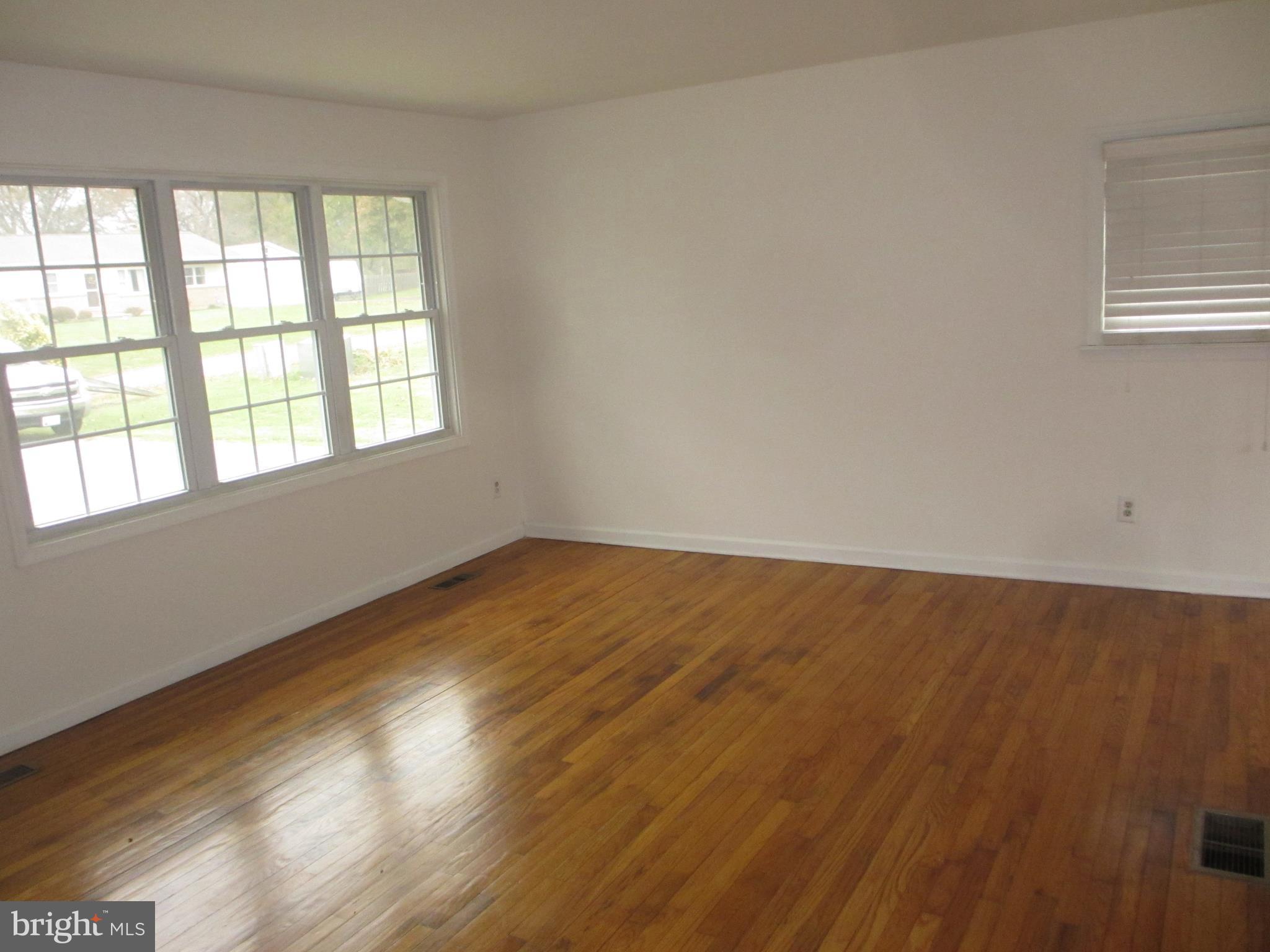 91 Porter Road North East, MD 21901 - Photo 6 of 11 Living Room