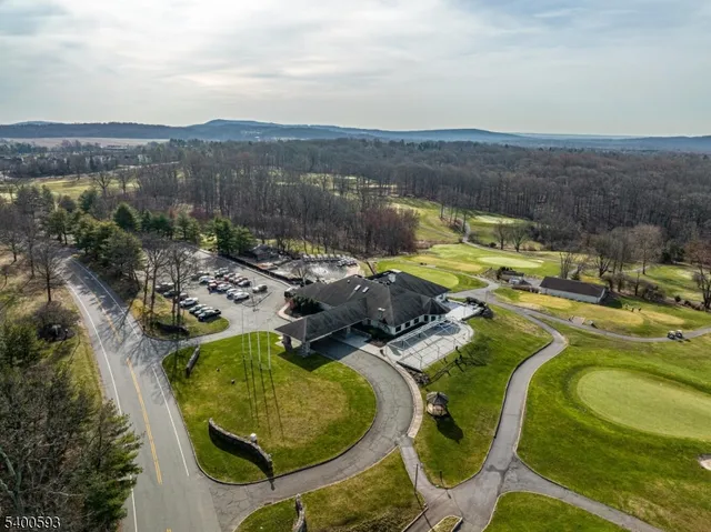 a picture of a lake view