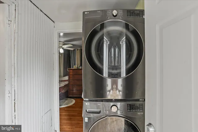 a close view of utility room with washer and dryer