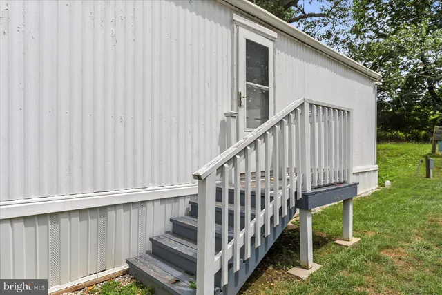 a view of a house with backyard and deck