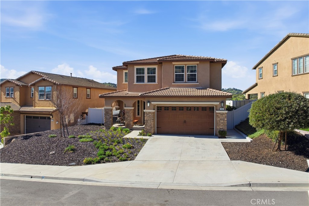 346 Ventasso Way Fallbrook, CA 92028 - Photo 3 of 56 a front view of house with yard and trees in the background