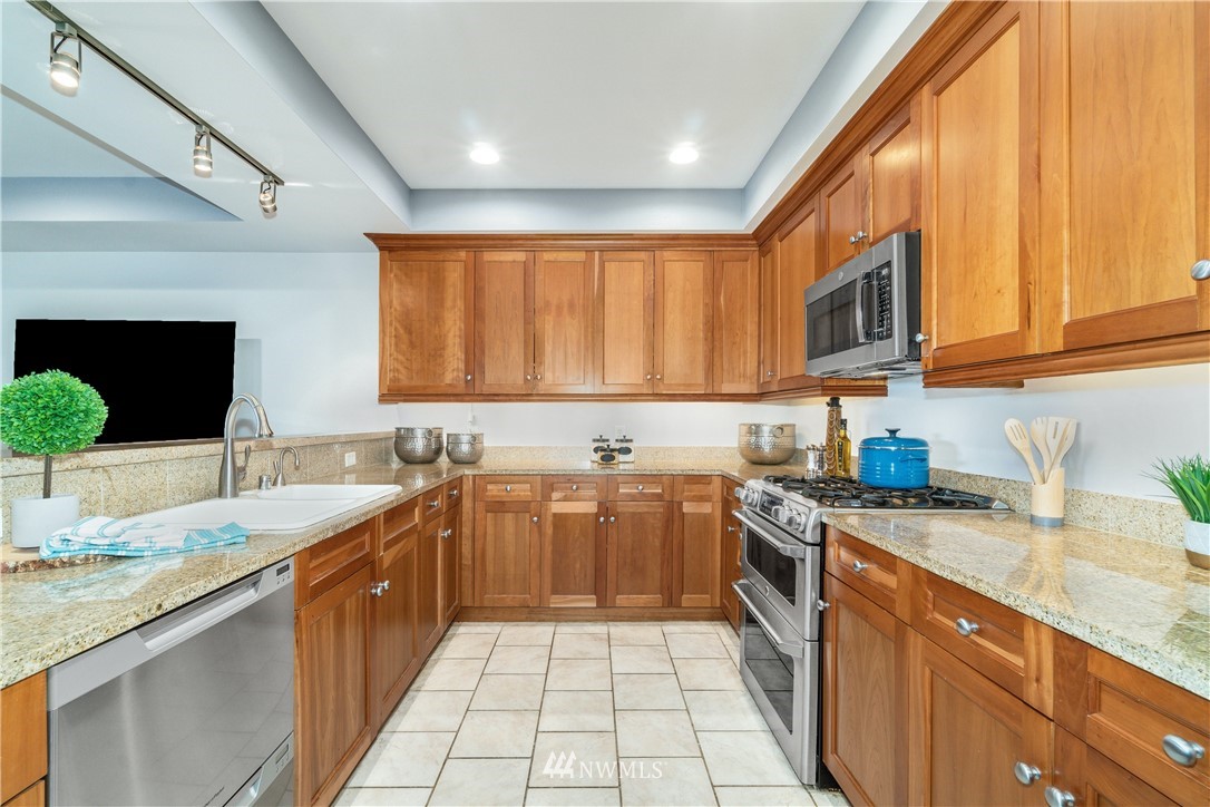 10047 Main Street, Unit 311 Bellevue, WA 98004 - Photo 9 of 34