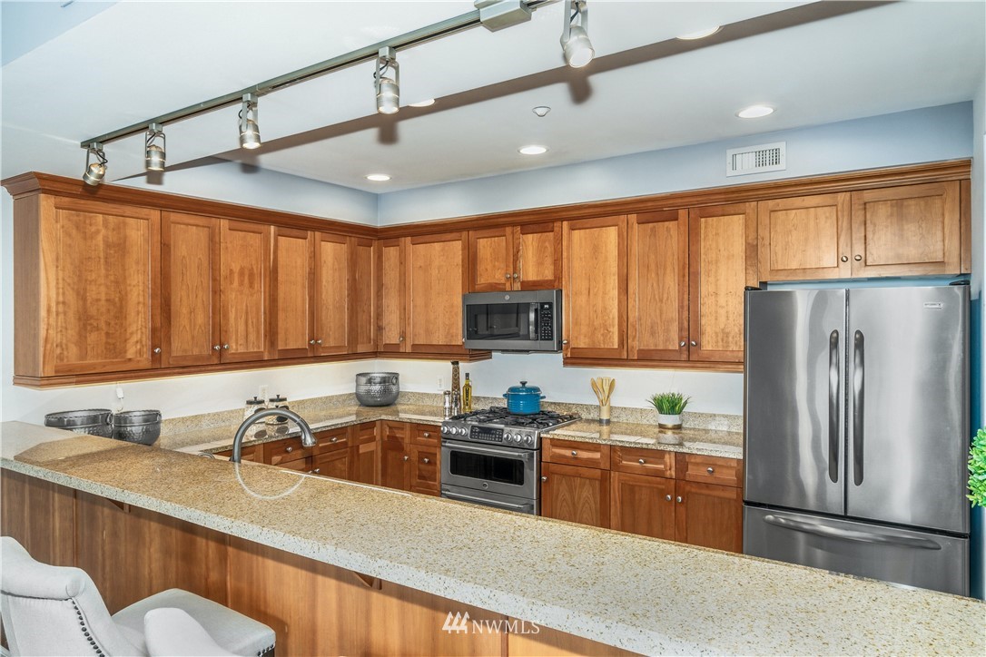 10047 Main Street, Unit 311 Bellevue, WA 98004 - Photo 10 of 34