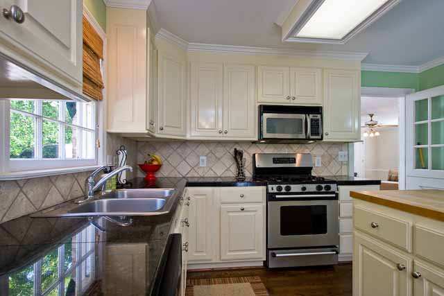 317 Henderson Road Greenville, SC 29607 - Photo 11 of 24