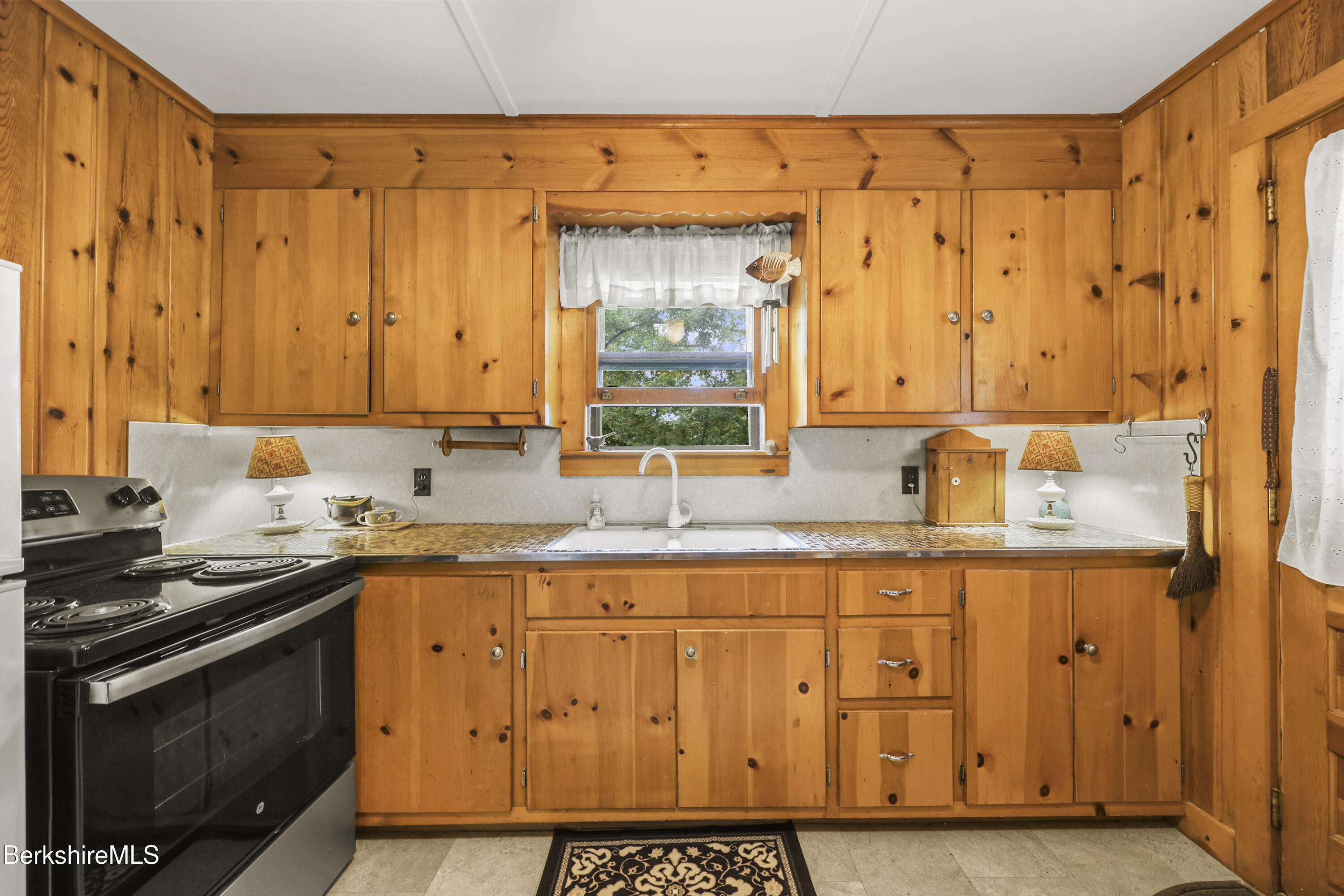 160 Chestnut Road Richmond, MA 01201 - Photo 12 of 40 Kitchen - New Stove