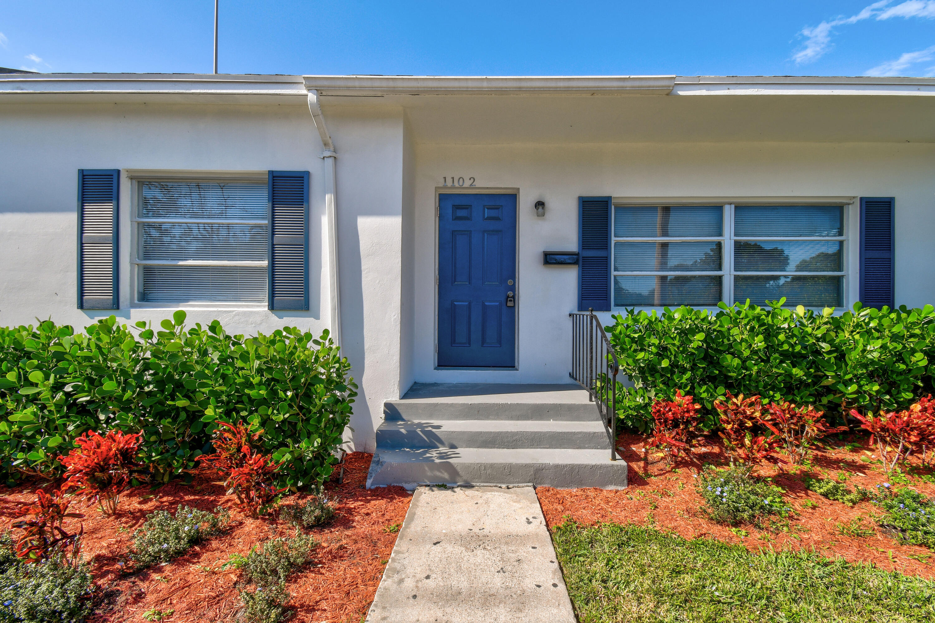 1102 Sunset Road West Palm Beach, FL 33401 - Photo 2 of 37 1102SunsetRd2022_07