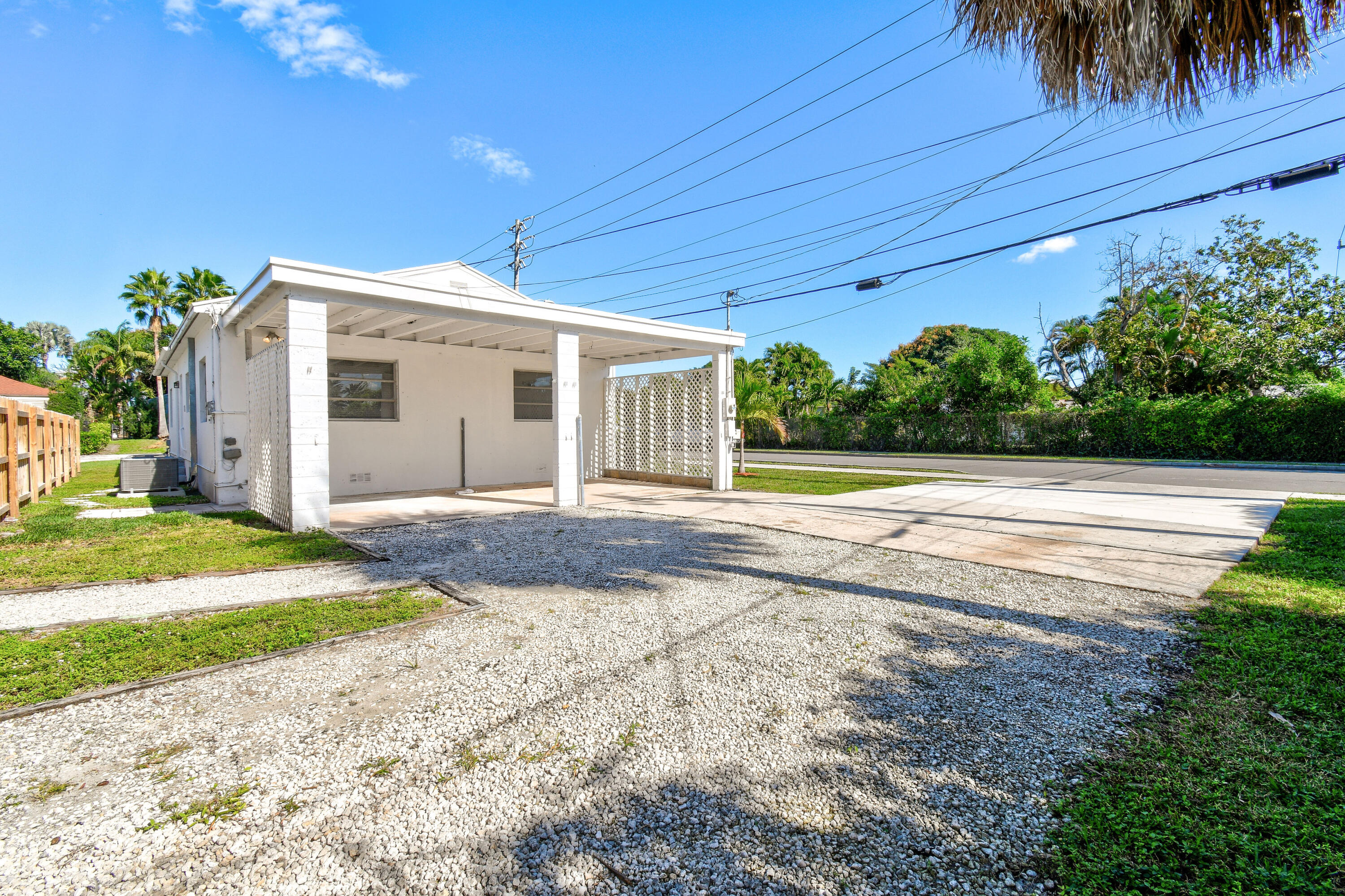 1102 Sunset Road West Palm Beach, FL 33401 - Photo 32 of 37 1102SunsetRd2022_38