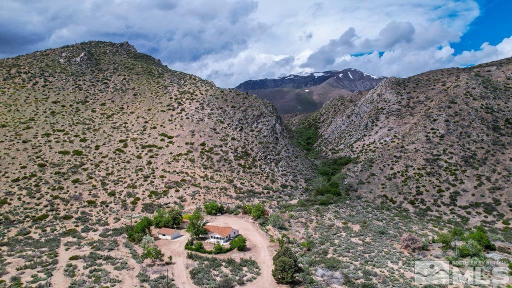 559 Mule Deer Road Coleville, CA 96107 - Photo 13 of 40 a large stone wall with a outdoor space