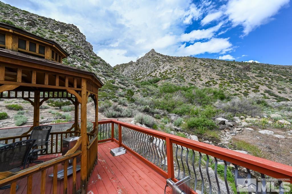 559 Mule Deer Road Coleville, CA 96107 - Photo 36 of 40 a view of a balcony with an outdoor space