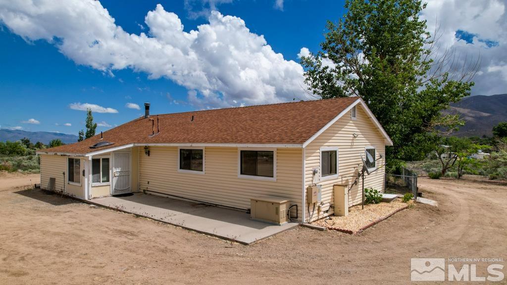 559 Mule Deer Road Coleville, CA 96107 - Photo 6 of 40 a view of a house with backyard
