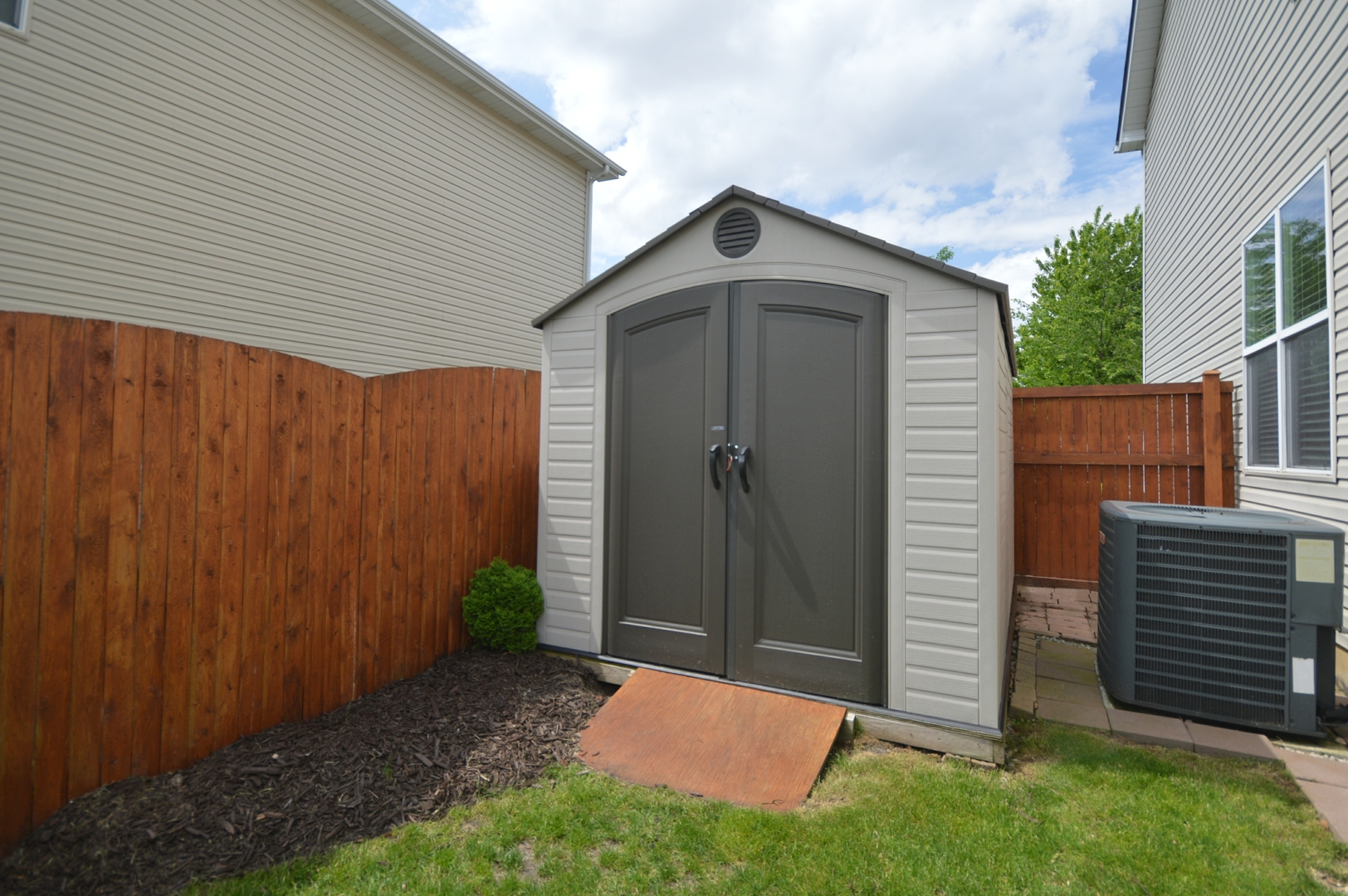1504 Roth Drive Joliet, IL 60431 - Photo 26 of 27 a backyard of a house
