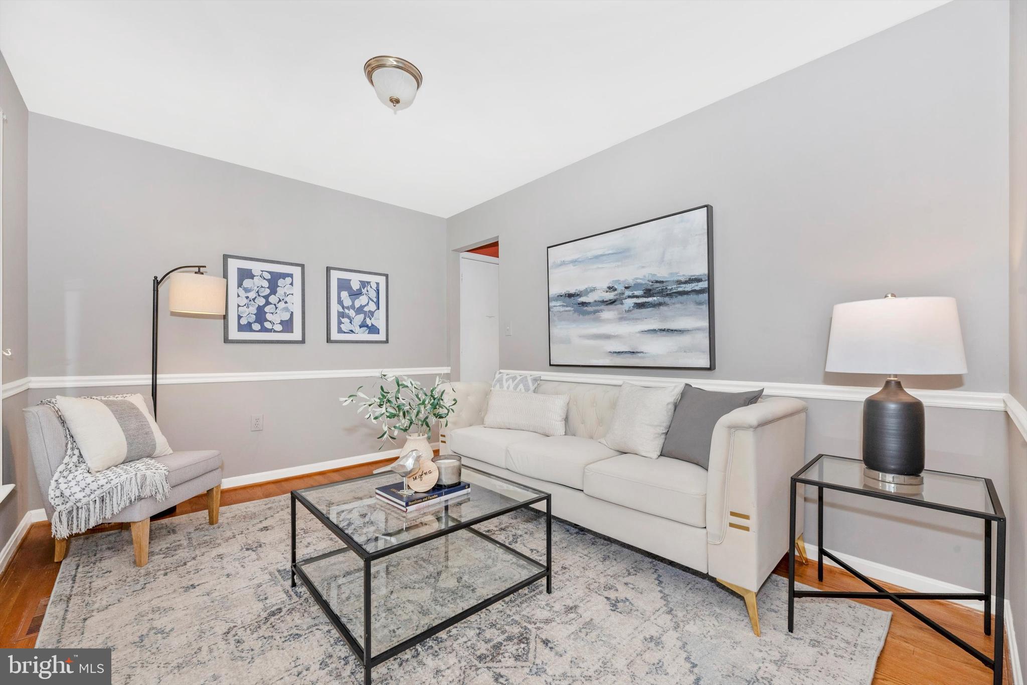 2801 Grandview Drive Middletown, MD 21769 - Photo 3 of 59 a living room with furniture and a lamp