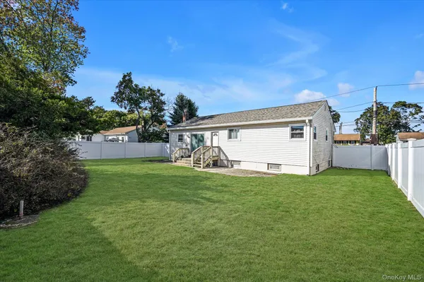 $625,000 | 16 East Chestnut Street, Central Islip, NY 11722