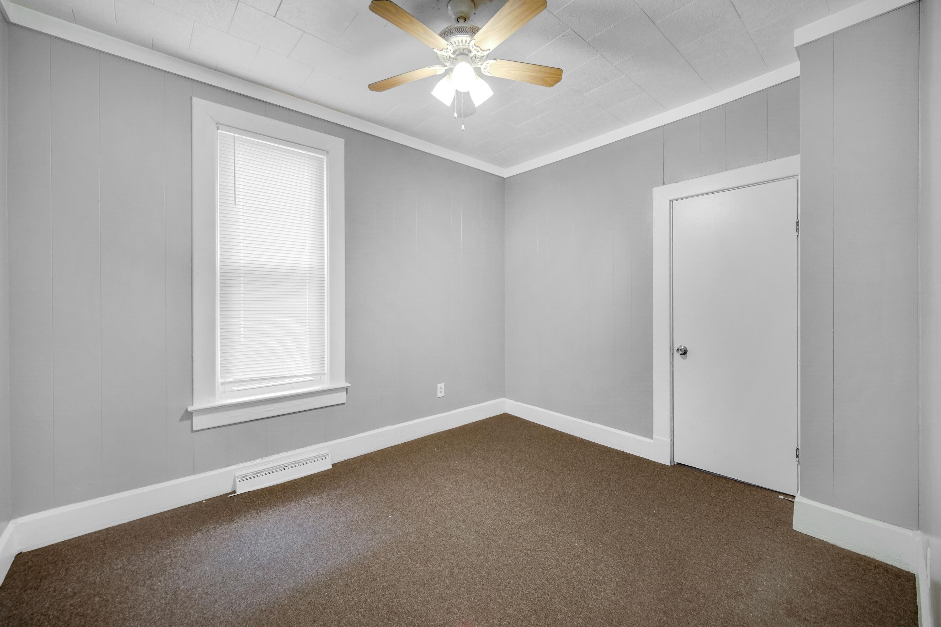 217 East North Street Crown Point, IN 46307 - Photo 7 of 13 3000x2000