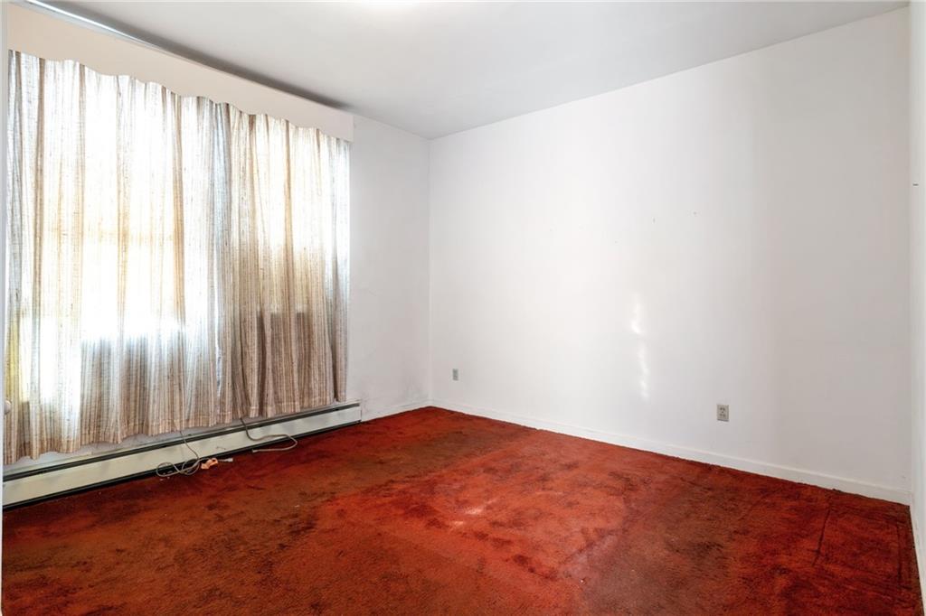 701 Beaver Street Sewickley, PA 15143 - Photo 20 of 39 an empty room with windows