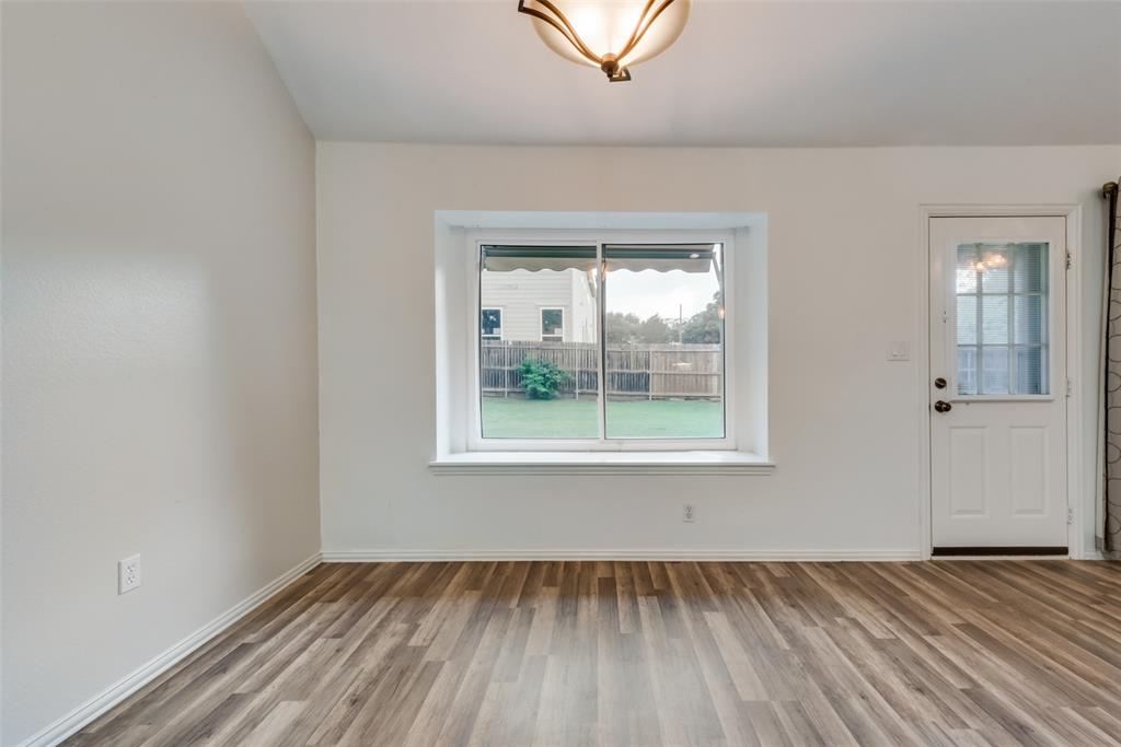 106 South 3rd Avenue Mansfield, TX 76063 - Photo 13 of 30 an empty room with window