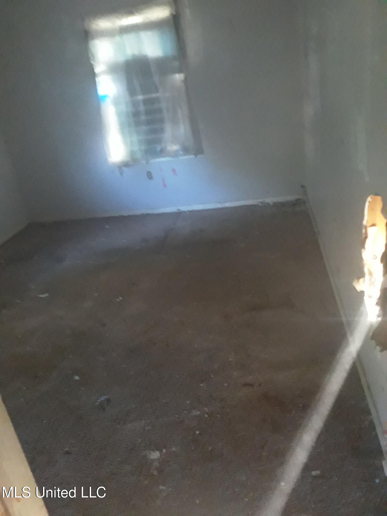 1676 Smallwood Street Jackson, MS 39212 - Photo 4 of 5 1676 smallwood cleaned room 1