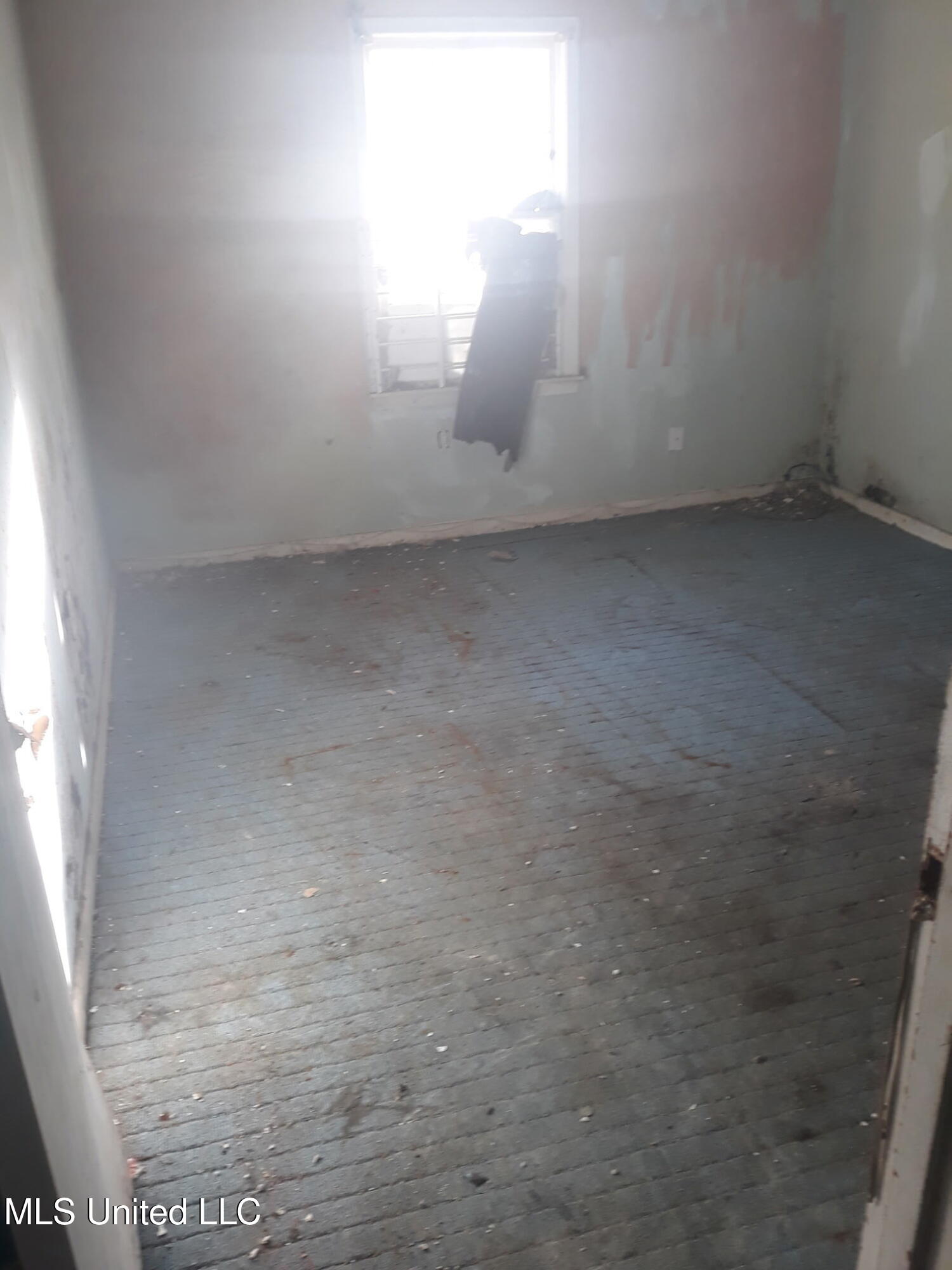 1676 Smallwood Street Jackson, MS 39212 - Photo 5 of 5 1676 smallwood cleaned room 2