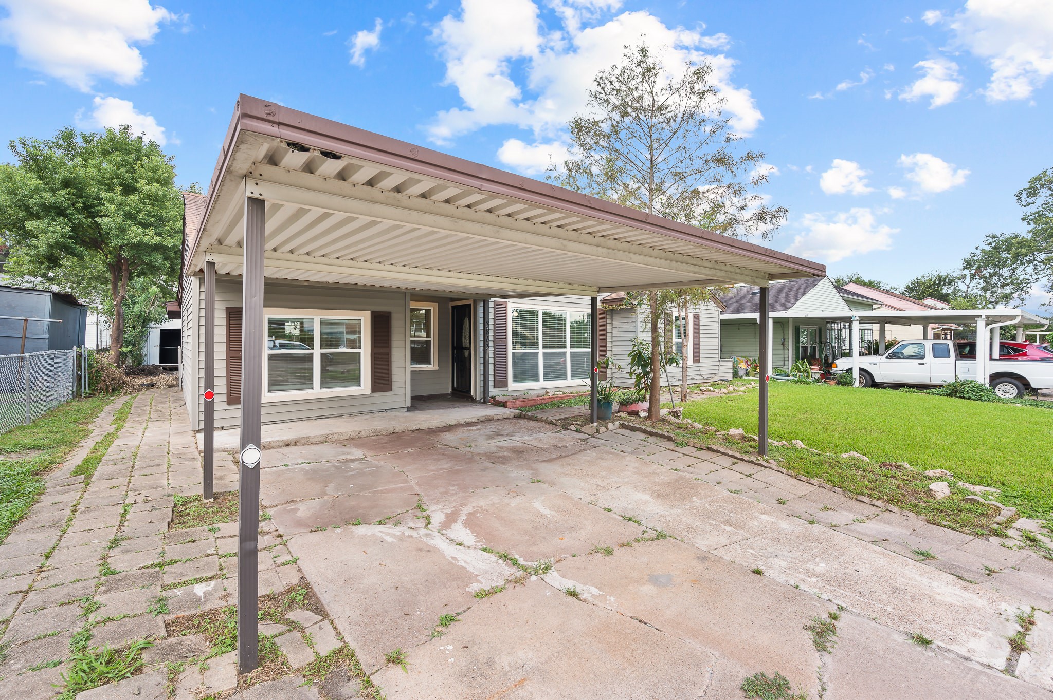 3823 Florinda Street Houston, TX 77021 - Photo 3 of 41 Extended covered carport
