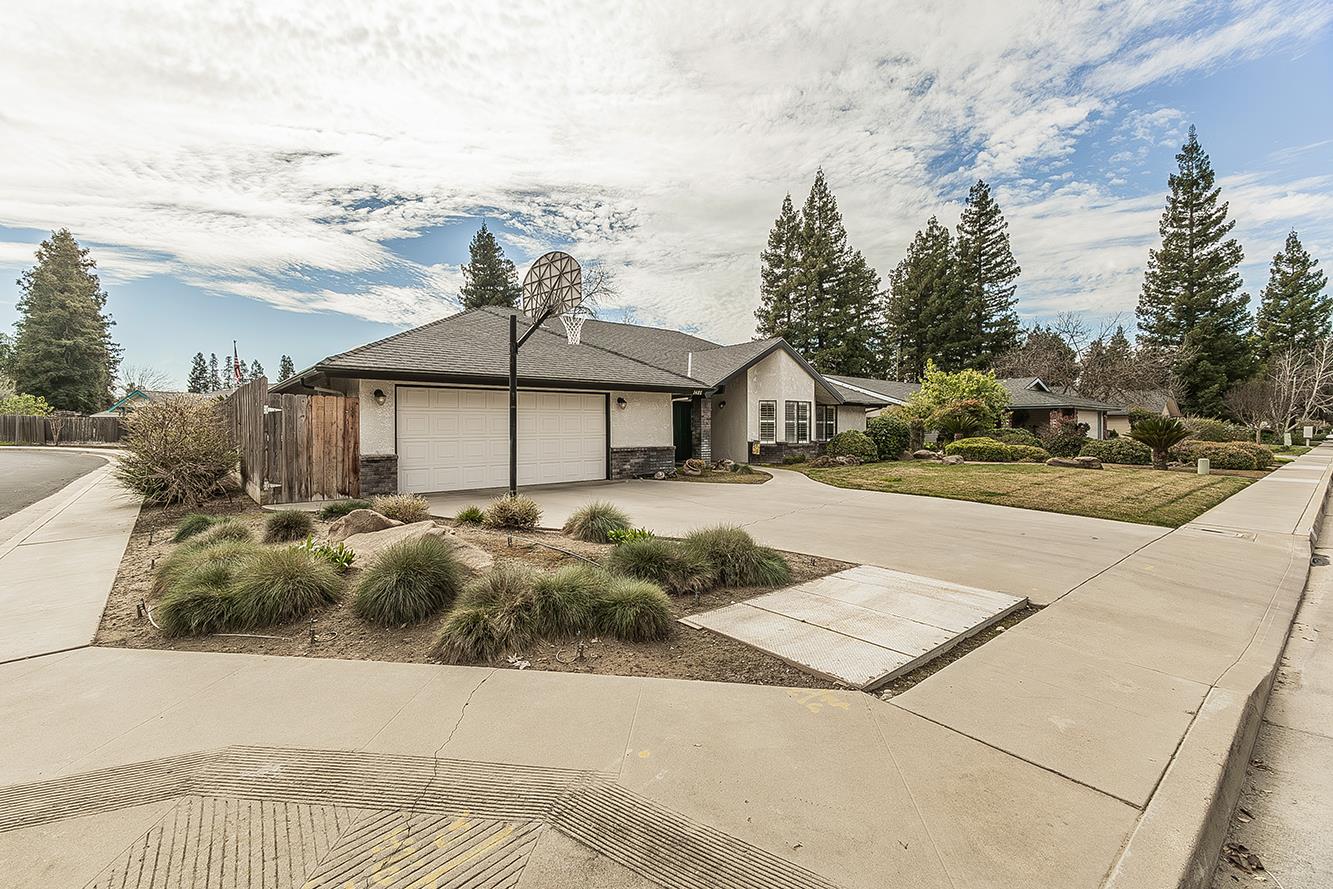 1405 West Flora Avenue Reedley, CA 93654 - Photo 2 of 61