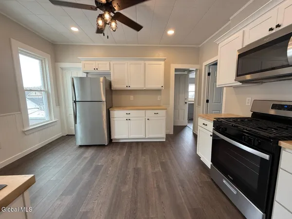 $1,200 | Undisclosed Address, Amsterdam, NY 12010
