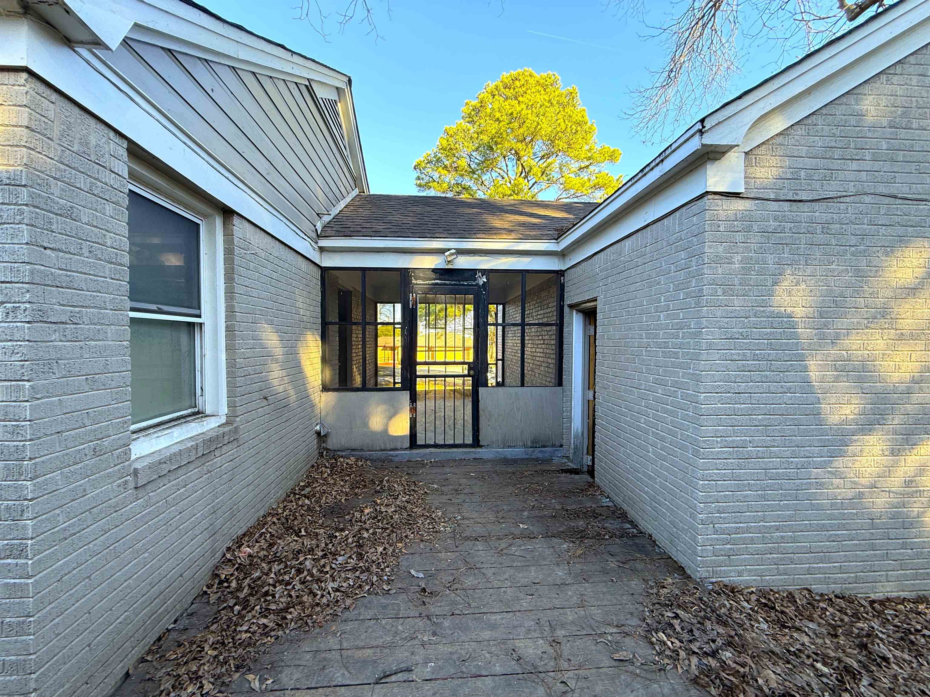 1229 Marlin Road Memphis, TN 38116 - Photo 20 of 20 Property entrance featuring a sunroom and brick siding