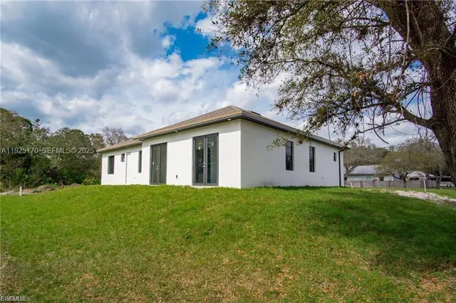 $1,080 | 1806 East 15th Street, Unit B, Lehigh Acres, FL 33972